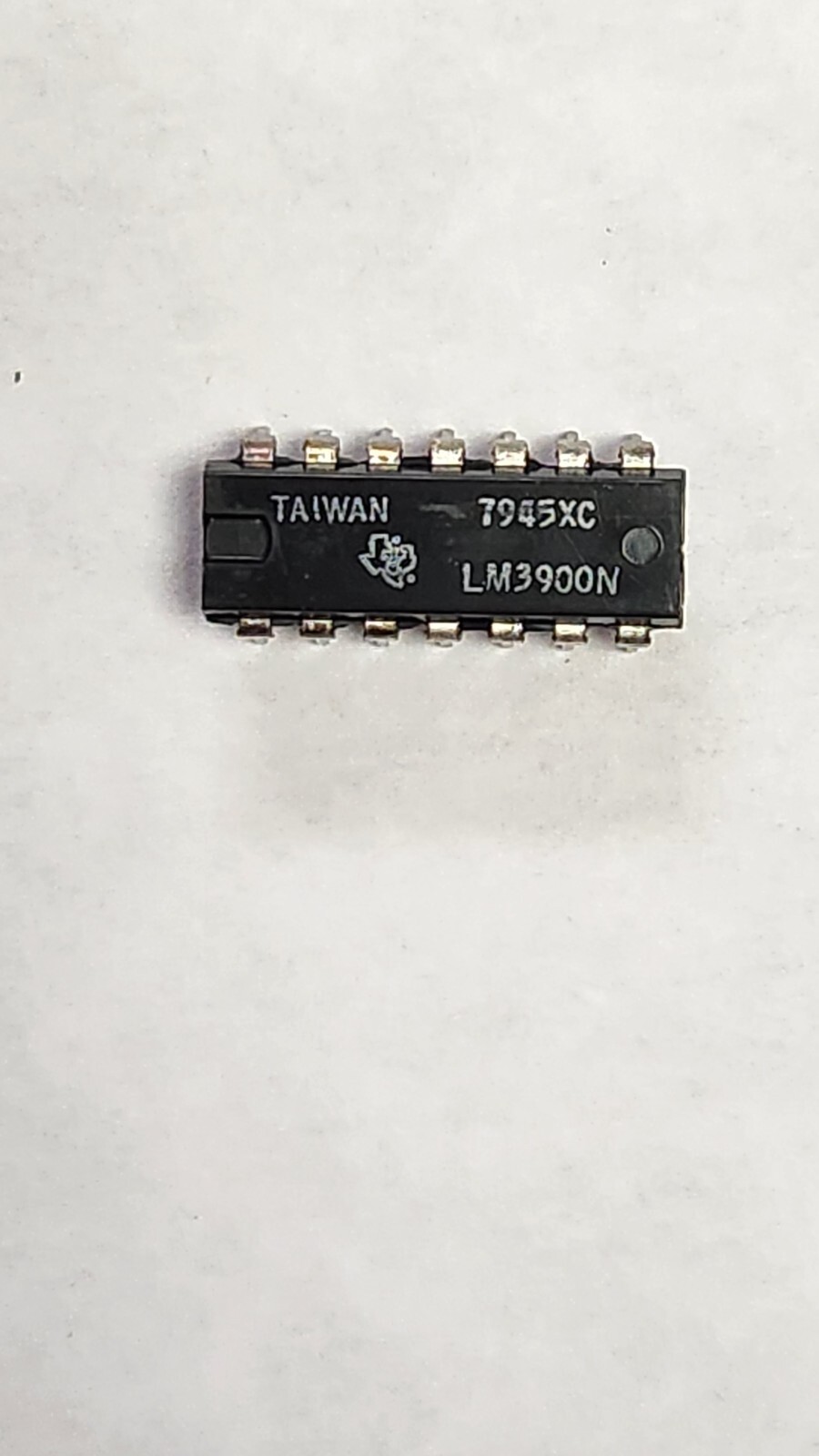 integrated circuit ic chip. Texas Inst LM3900N