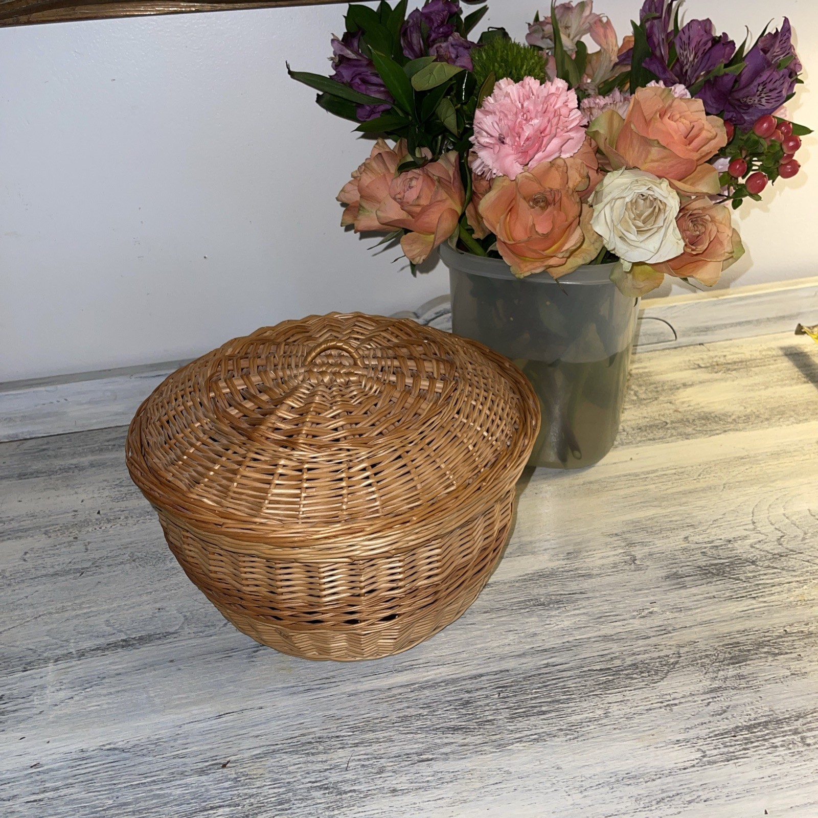 Boho Round  Wicker Basket with Lid Bread Basket, Sewing Storage it has many uses
