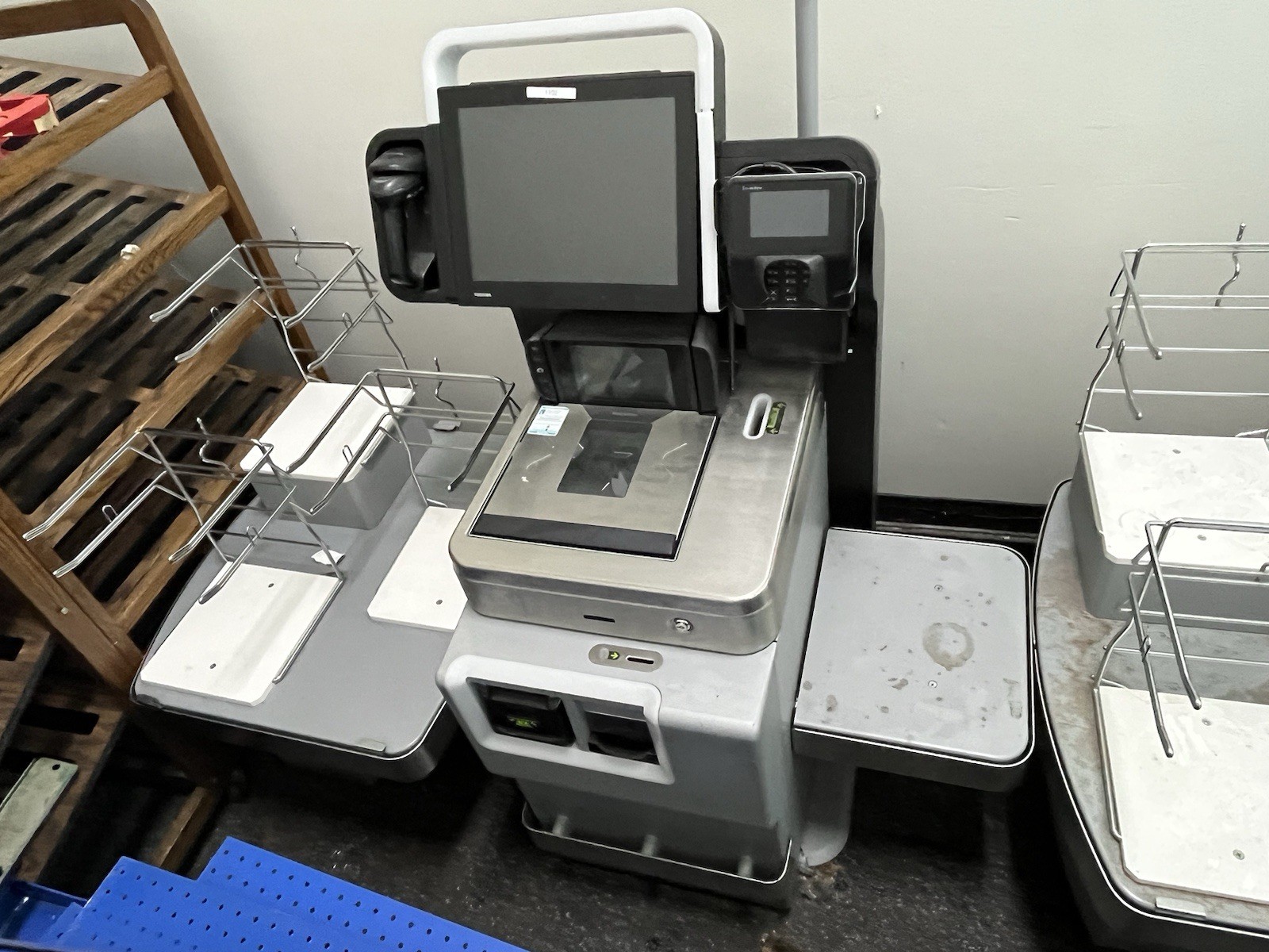 Toshiba Self-Checkout POS System Touchscreen Barcode Scanner Payment Terminal.
