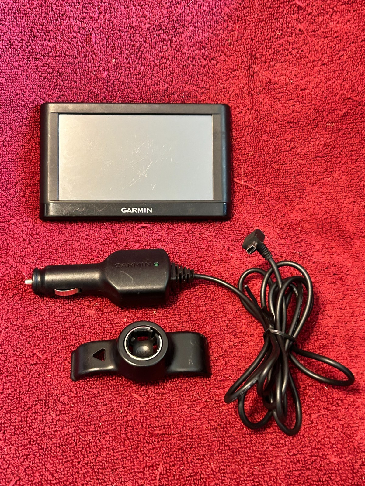 GARMIN NUVI 55LM GPS NAVIGATOR 5 INCH DISPLAY WITH CAR CHARGER AND MOUNT