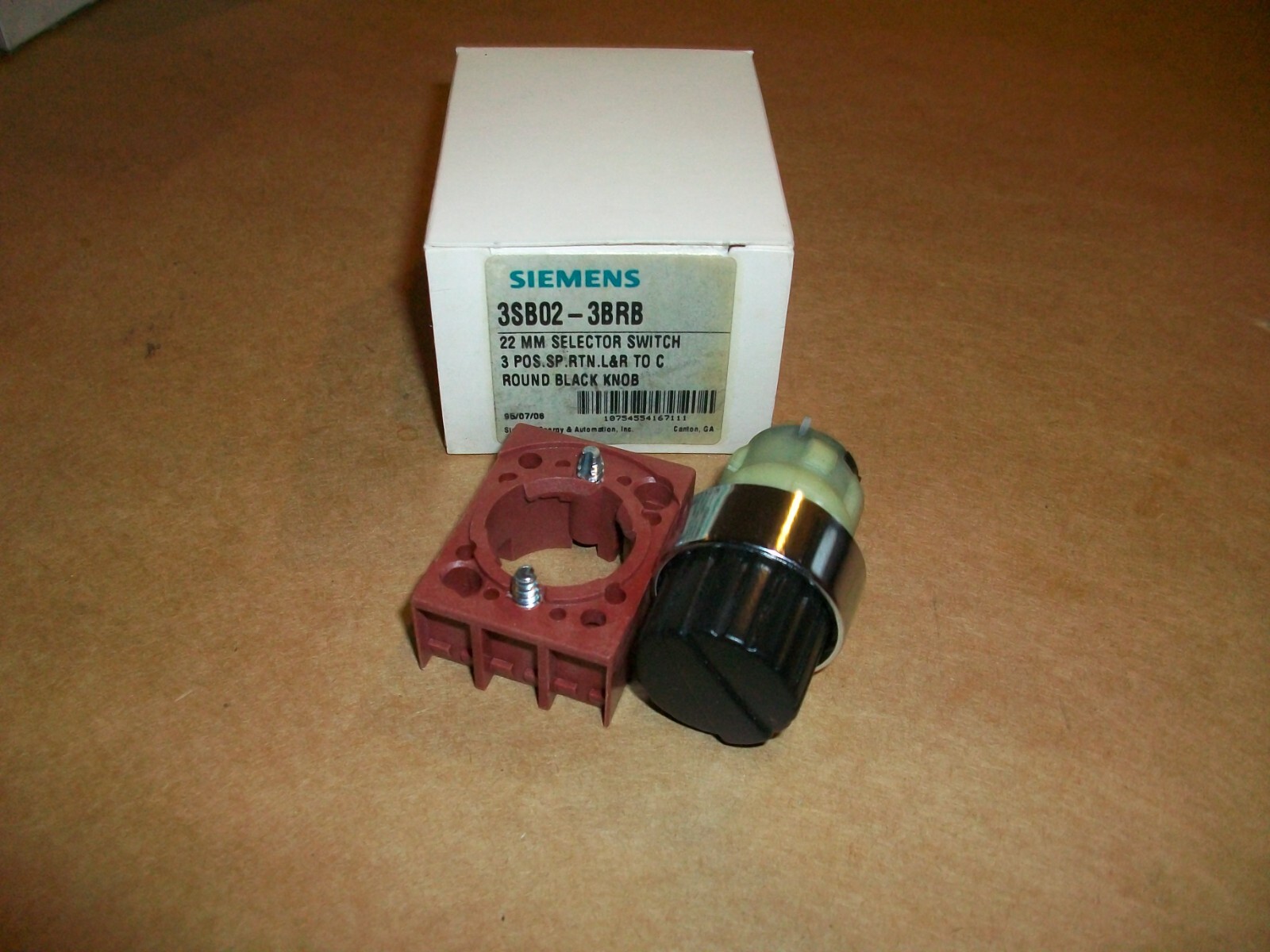 Siemens 3SB02-3BRB 22mm Selector Switch 3 Position Spring Return NEW IN BOX