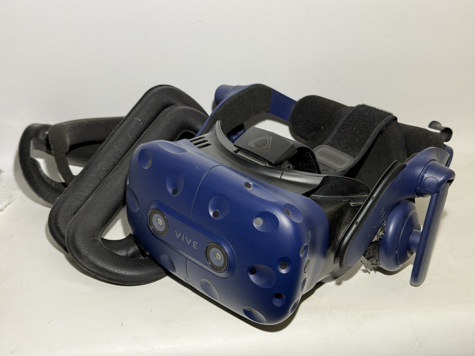 HTC Vive Pro - Headset Only