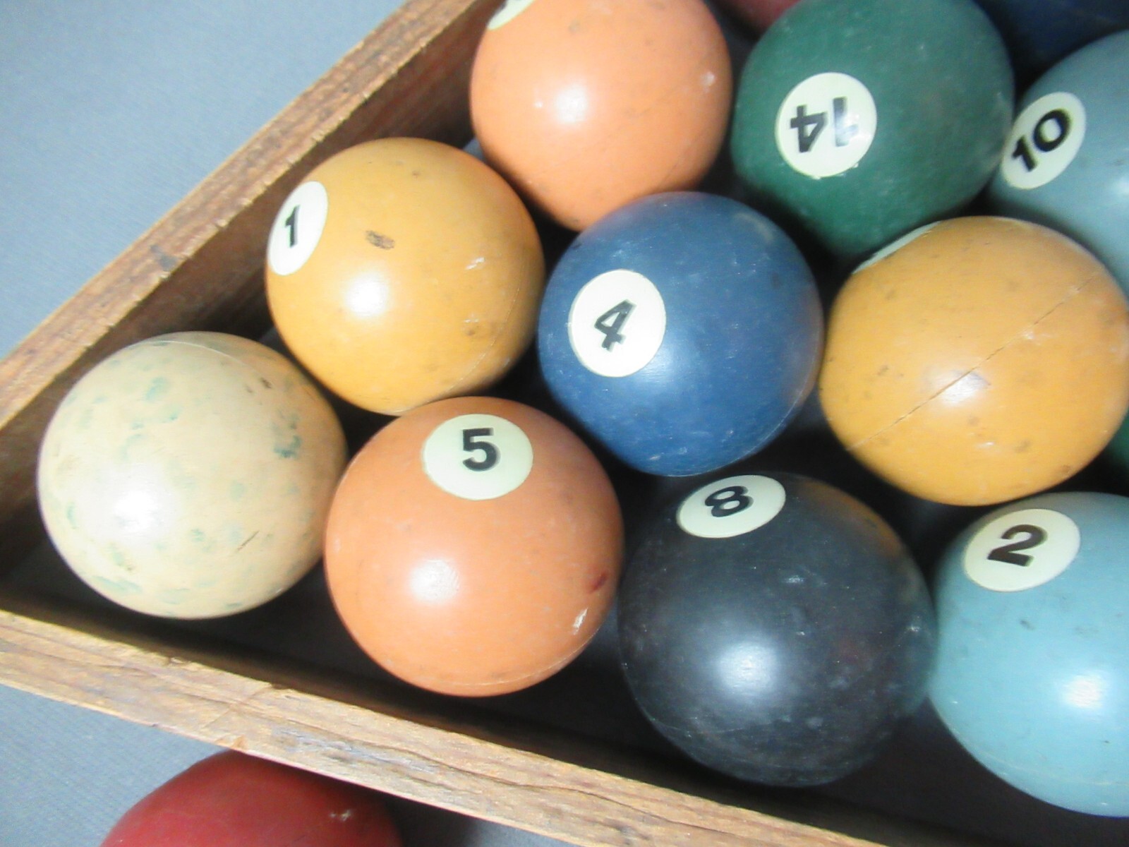 Vintage Billiard Balls 15 Plus Cue Ball & Rack Beveled Wood - 1920-30's - j4 vh