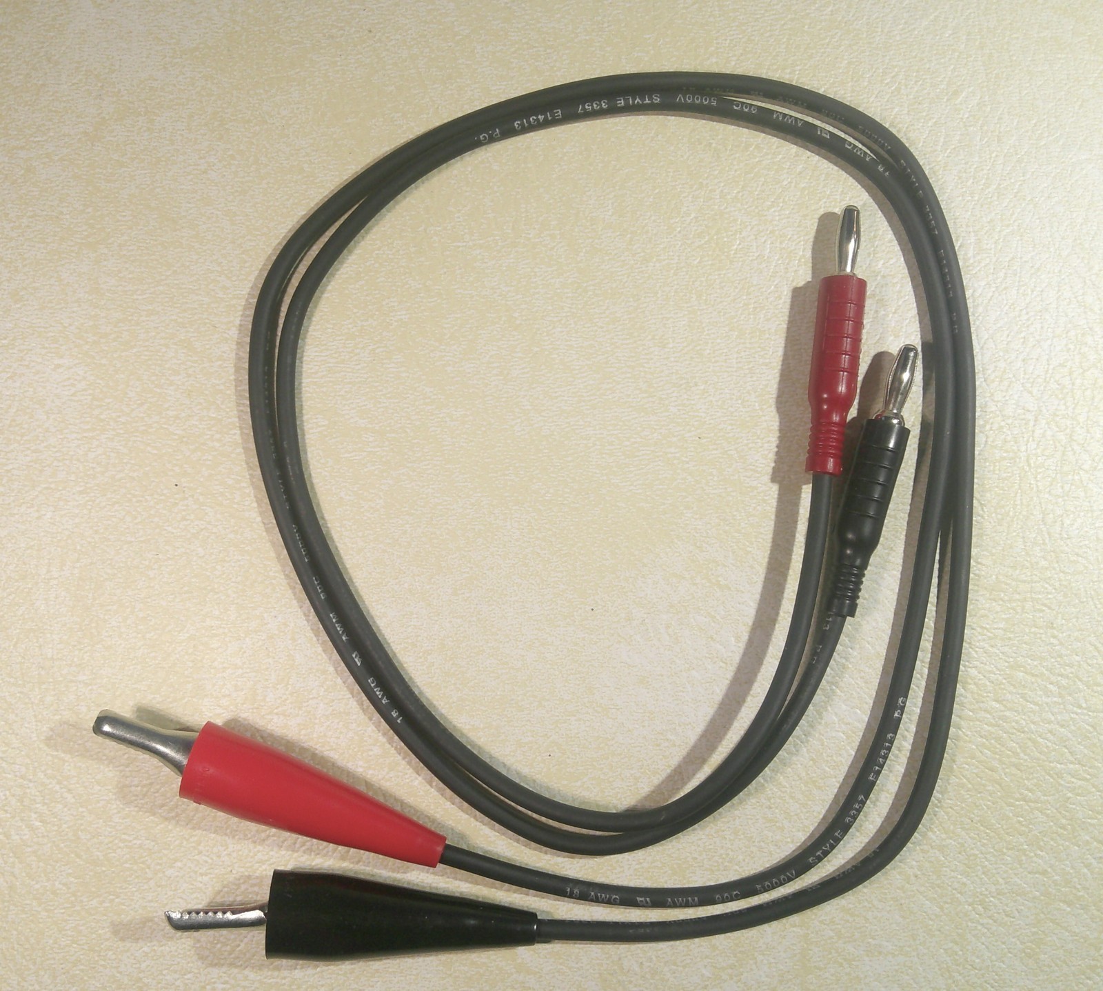 New! 26"L Multimeter Bench -Top Test Lead Set. 4mm Banana Plugs to A- Clips