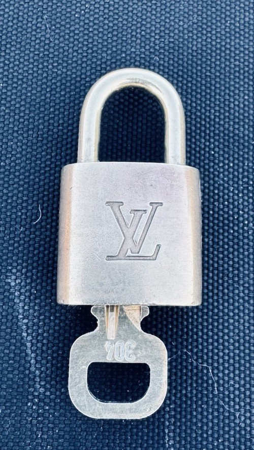 AUTHENTIC LOUIS VUITTON WORKING BRASS LOCK & KEY RANDOM NUMBER