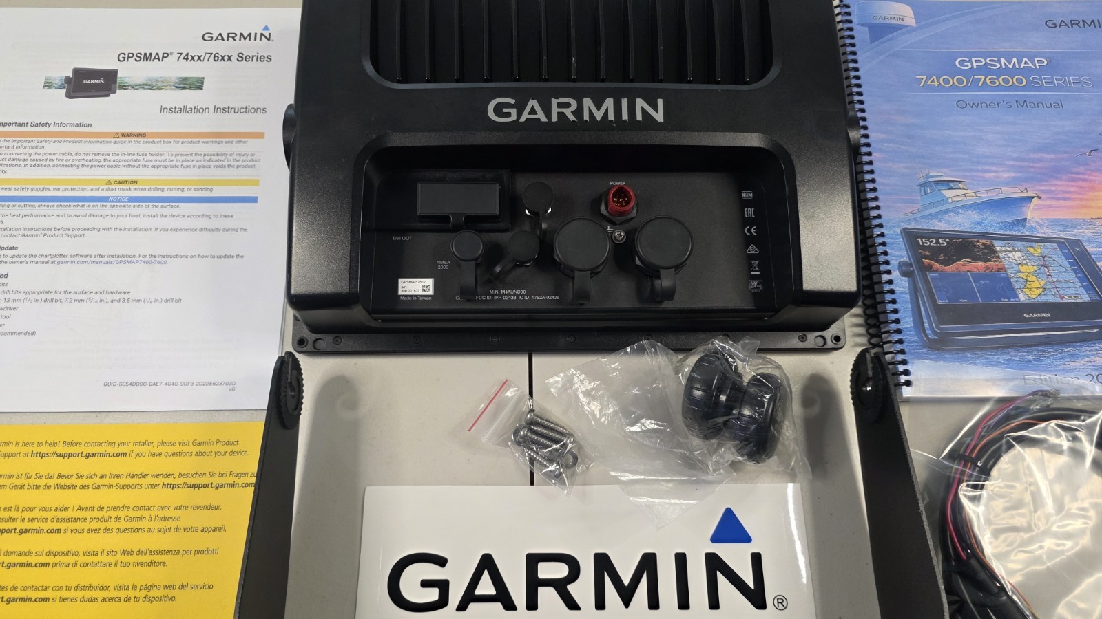 Garmin GPSMAP 7612 Chartplotter Fishfinder Touchscreen w/ Mount & Cable Tested