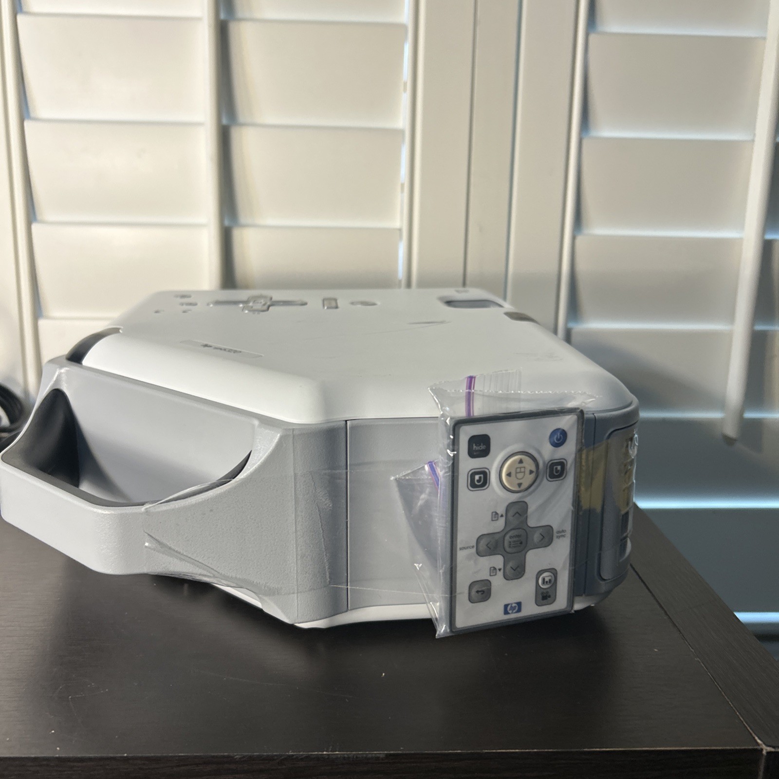 HP vp6320 Office Home Theater Projector With Remote