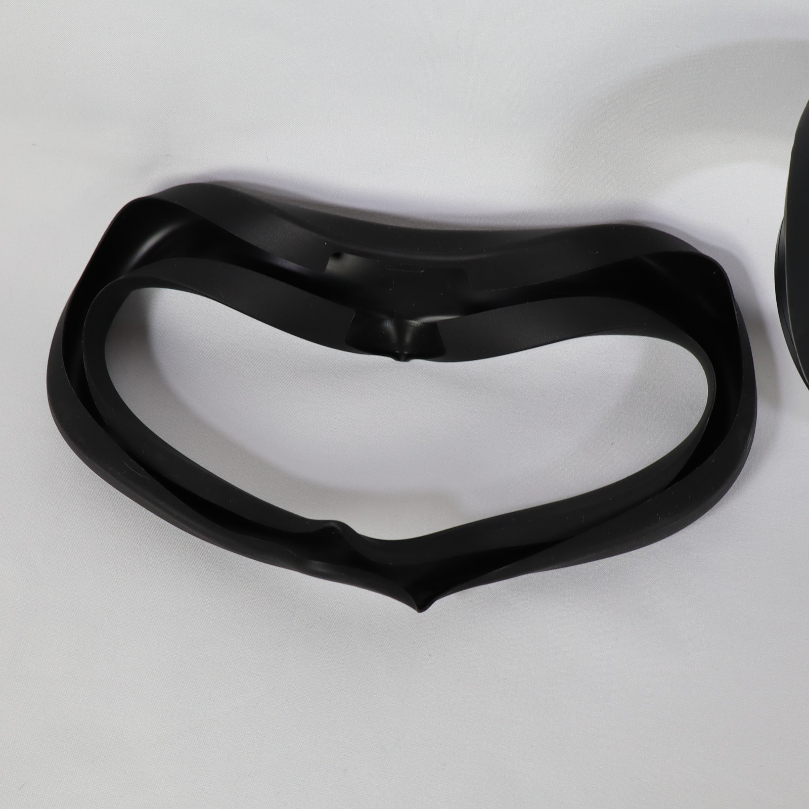 Face Cover Bracket w/ 2 Silicone Pads for Oculus Quest 2 VR Headset