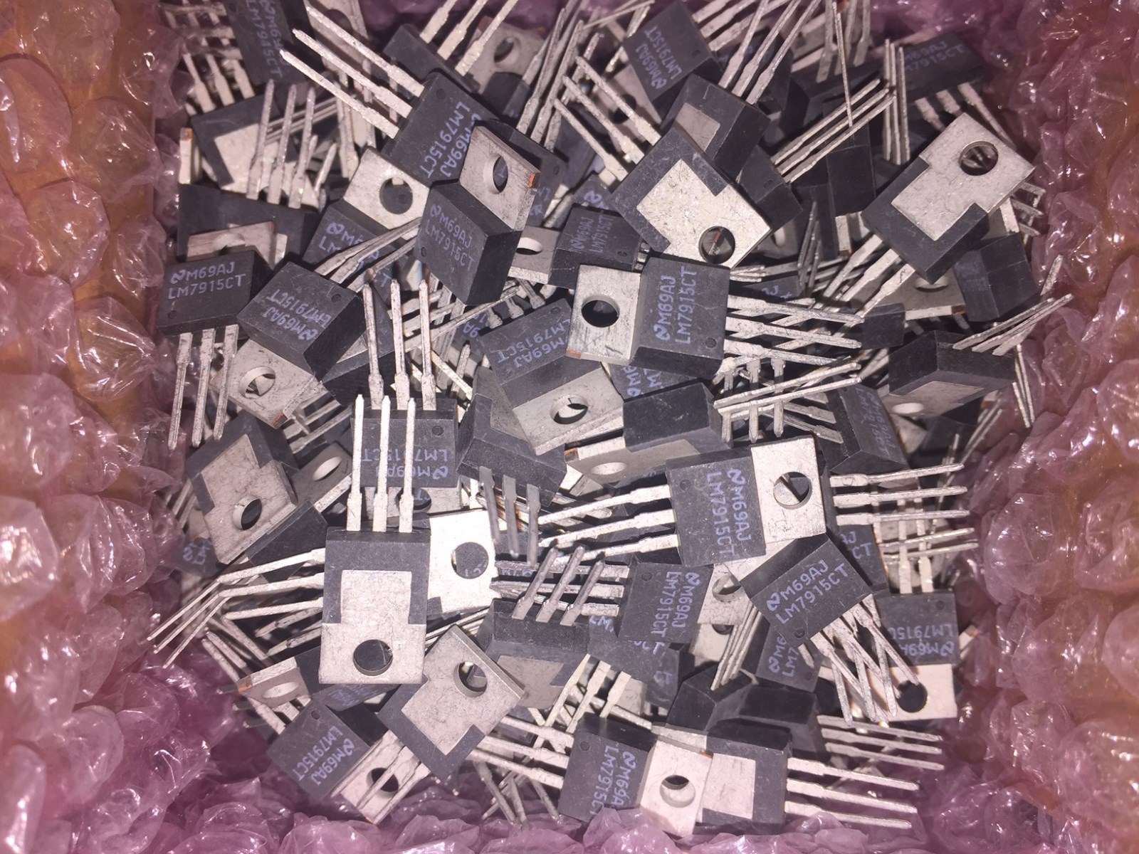 (25 PIECE LOT) LM7915CT Standard Regulator Neg -15V 2.2A 3-Pin(3+Tab) TO-220AB