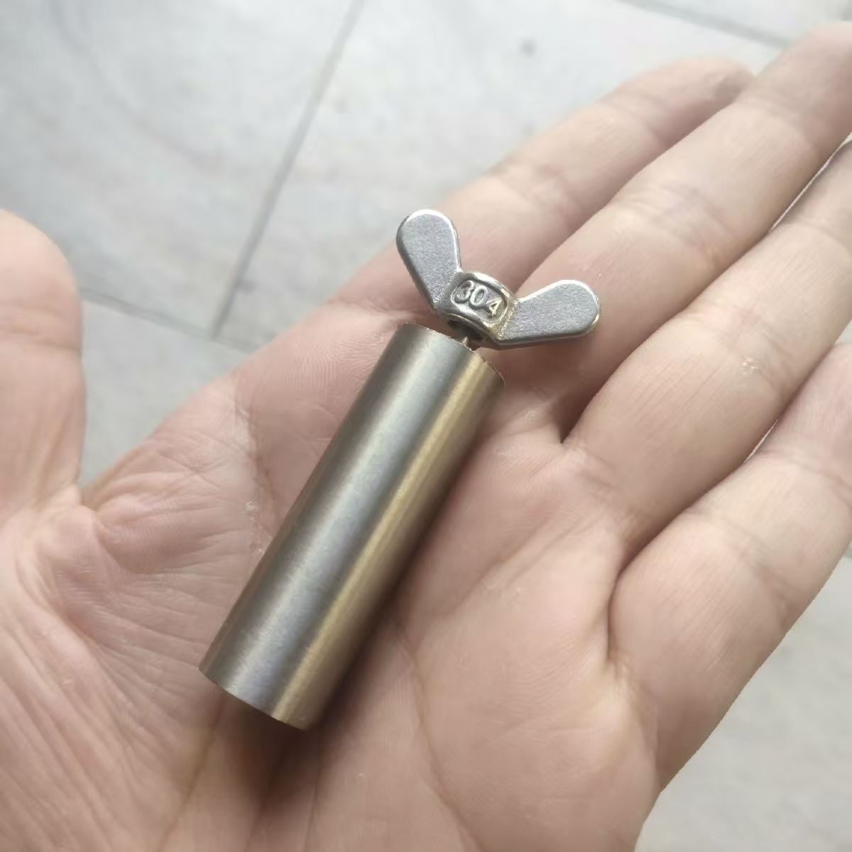 Mini hand-driven battery-free emergency caving camping survival LED flash light