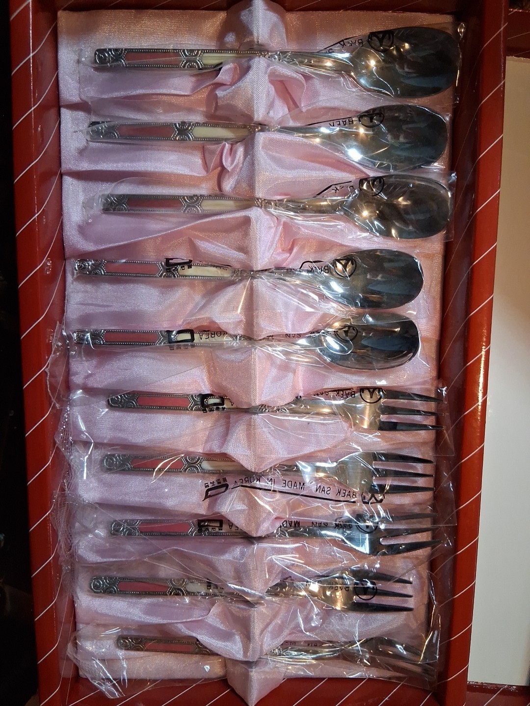 Vtg Tableware Set