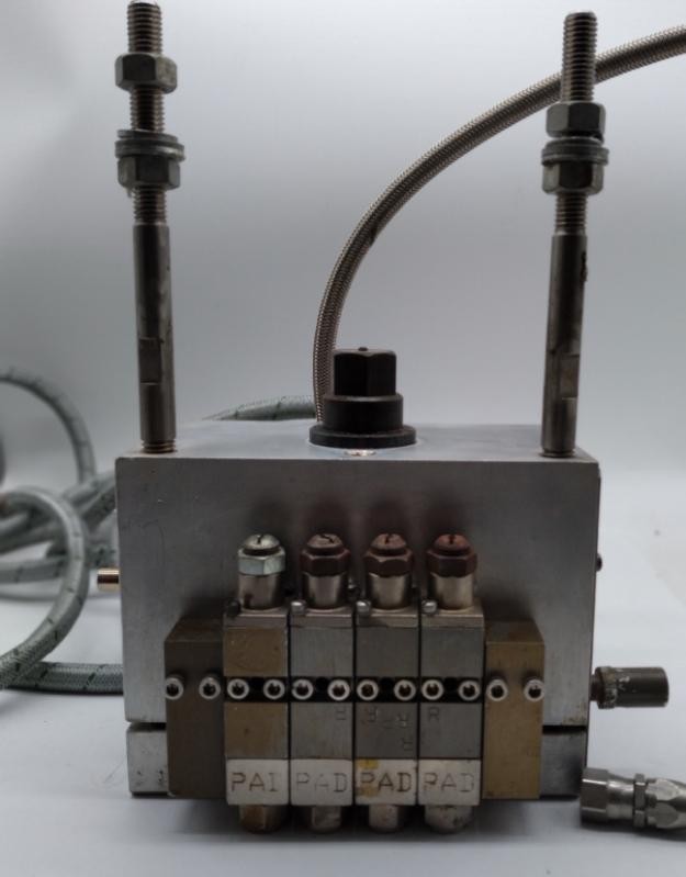 Nordson 757774A Hot Melt Glue Applicator Head, 4-Valves