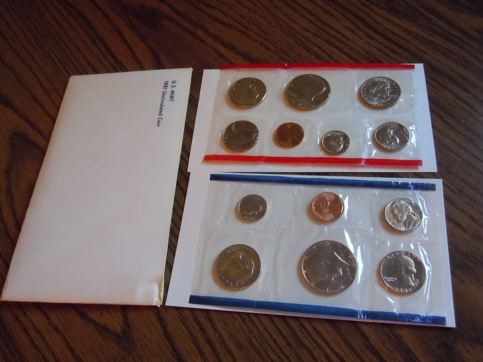 1981 U.S MINT SET(11 coins) sealed in original US MINT PACKAGING 3 SBA dollars