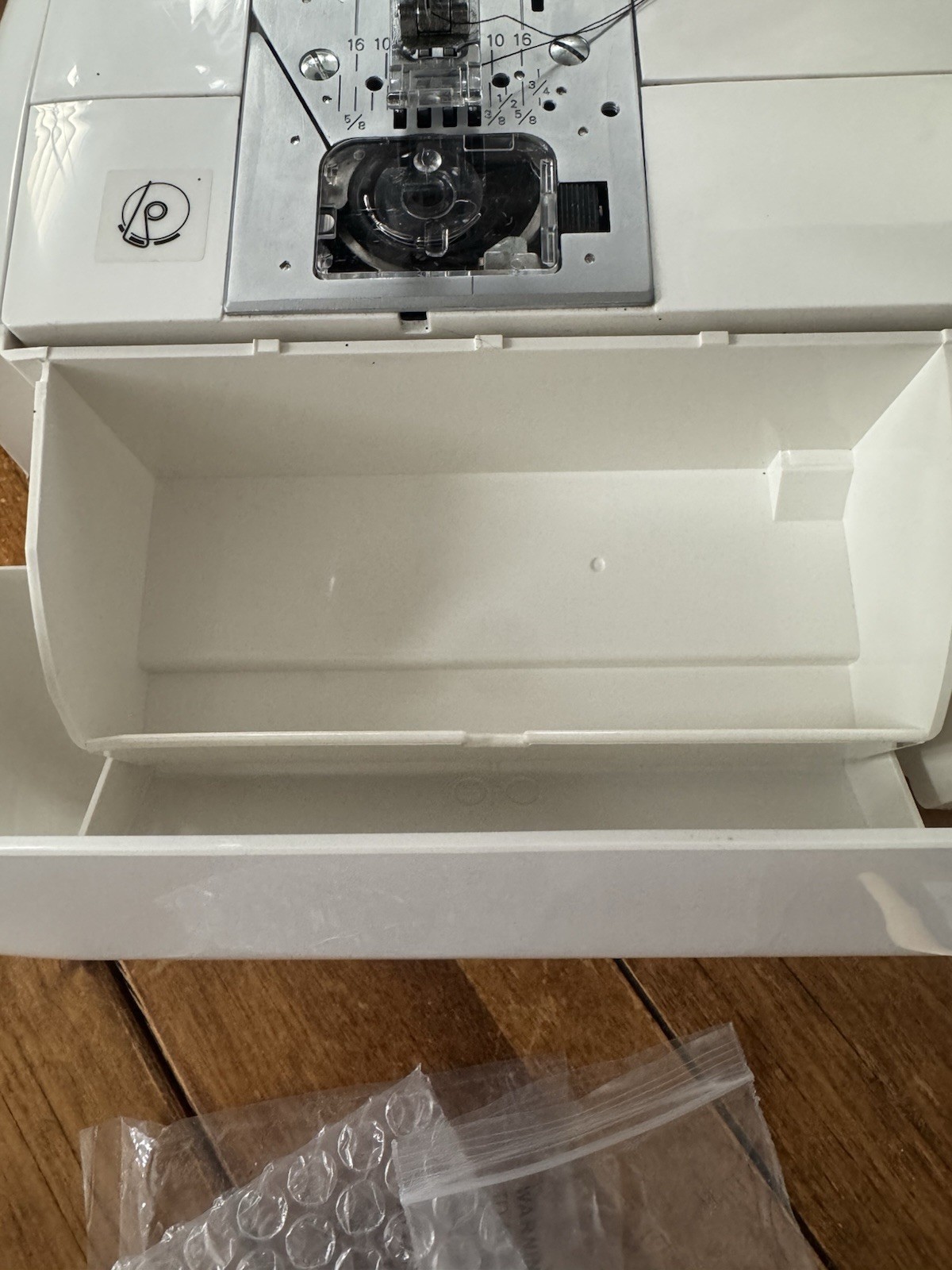 Singer Curvy Sewing Machine Model 8763 Excellent Condition