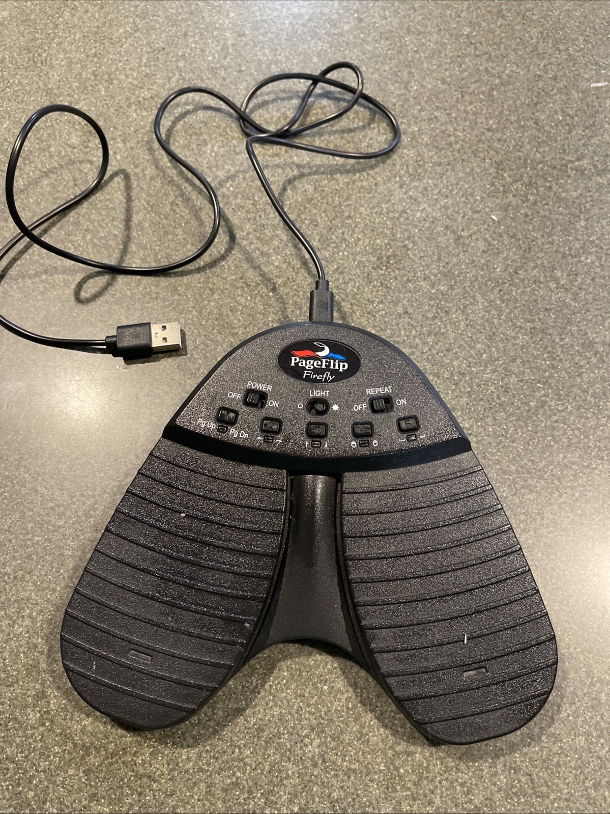PageFlip Firefly V4 -Bluetooth Foot Pedal Page Turner - cord included