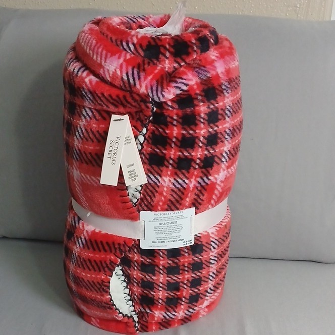 Victoria's  Secret  Cozy Plush  Sherpa Blanket 50x60 Red Black  Plaid NWT