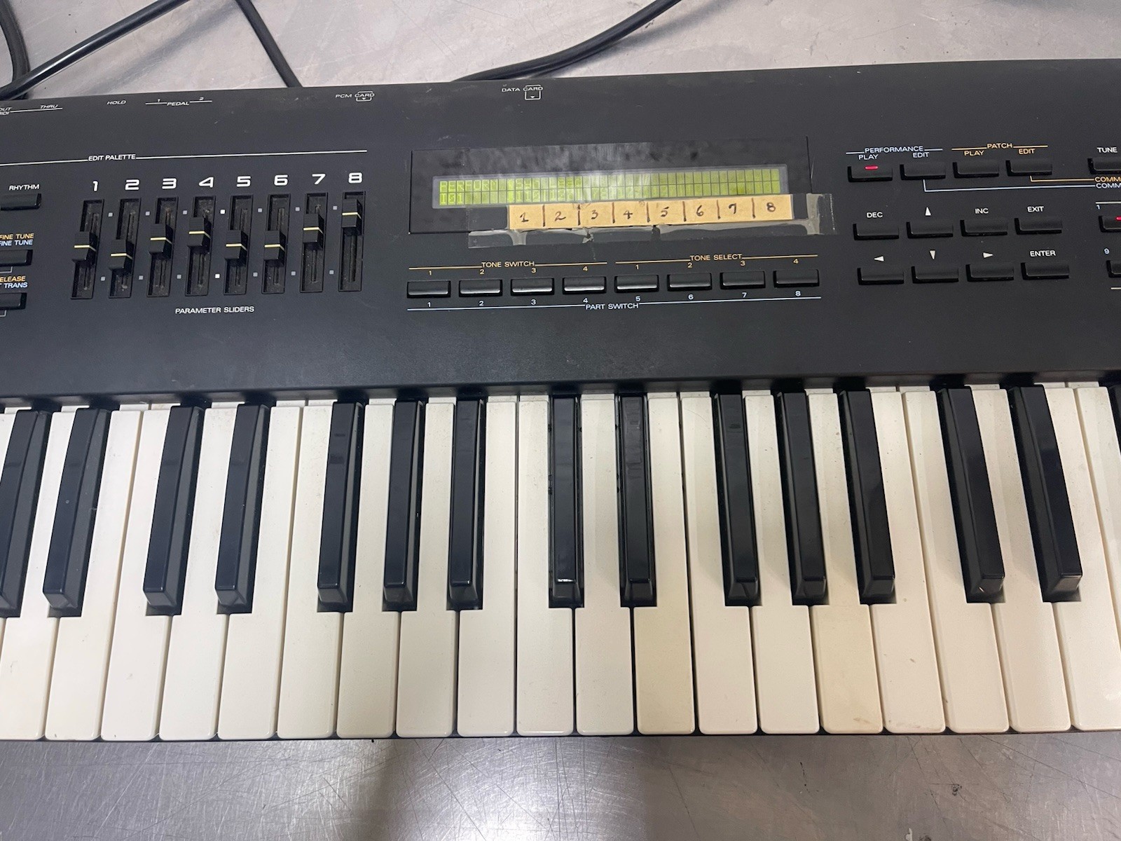 Roland JV 80 MULTI TIMBRAL SYNTHESIZER JV-80 Multi Synthesizer