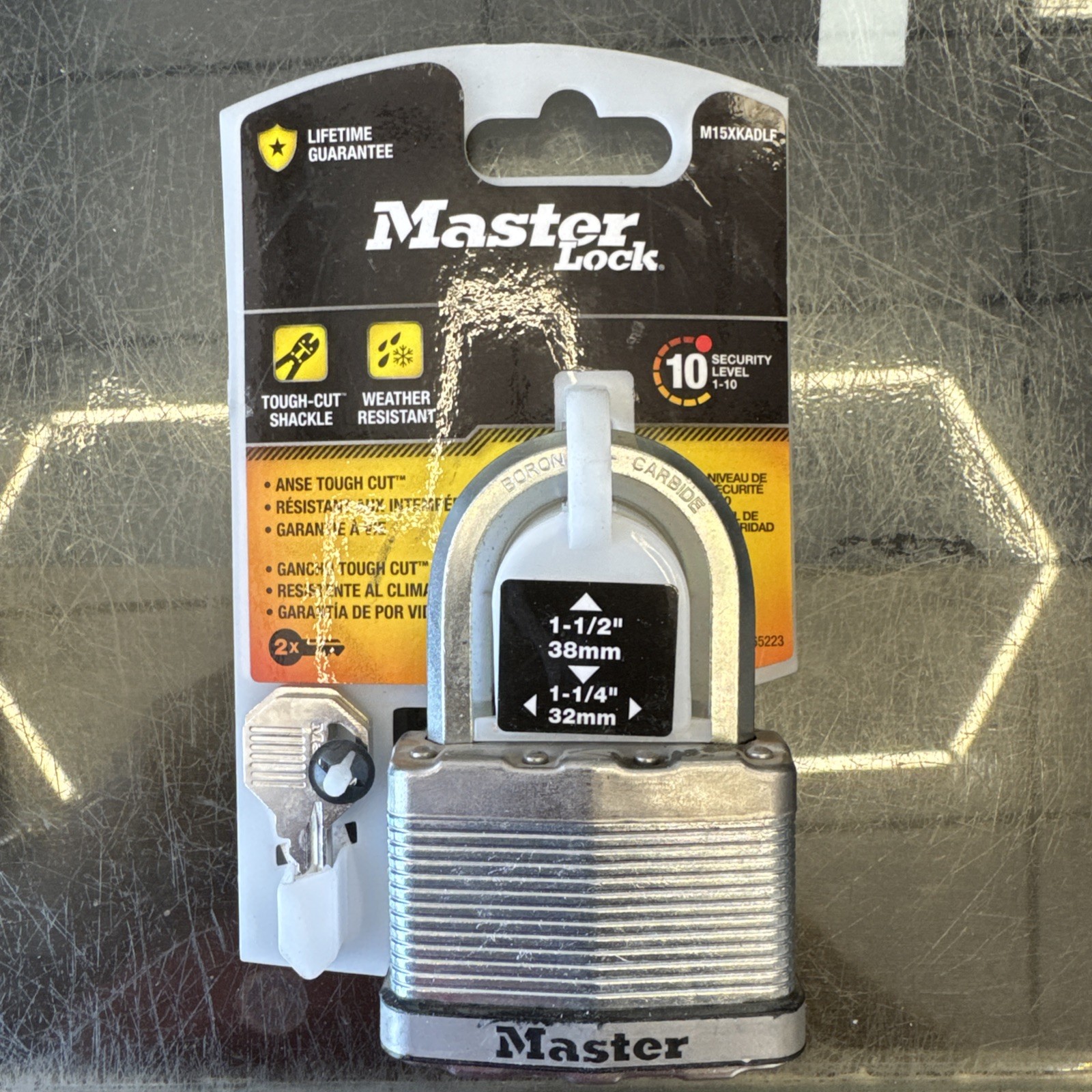 1x Master Lock Heavy Duty 7/16 inch shackle Outdoor Keyed Padlock, M15XKADLF