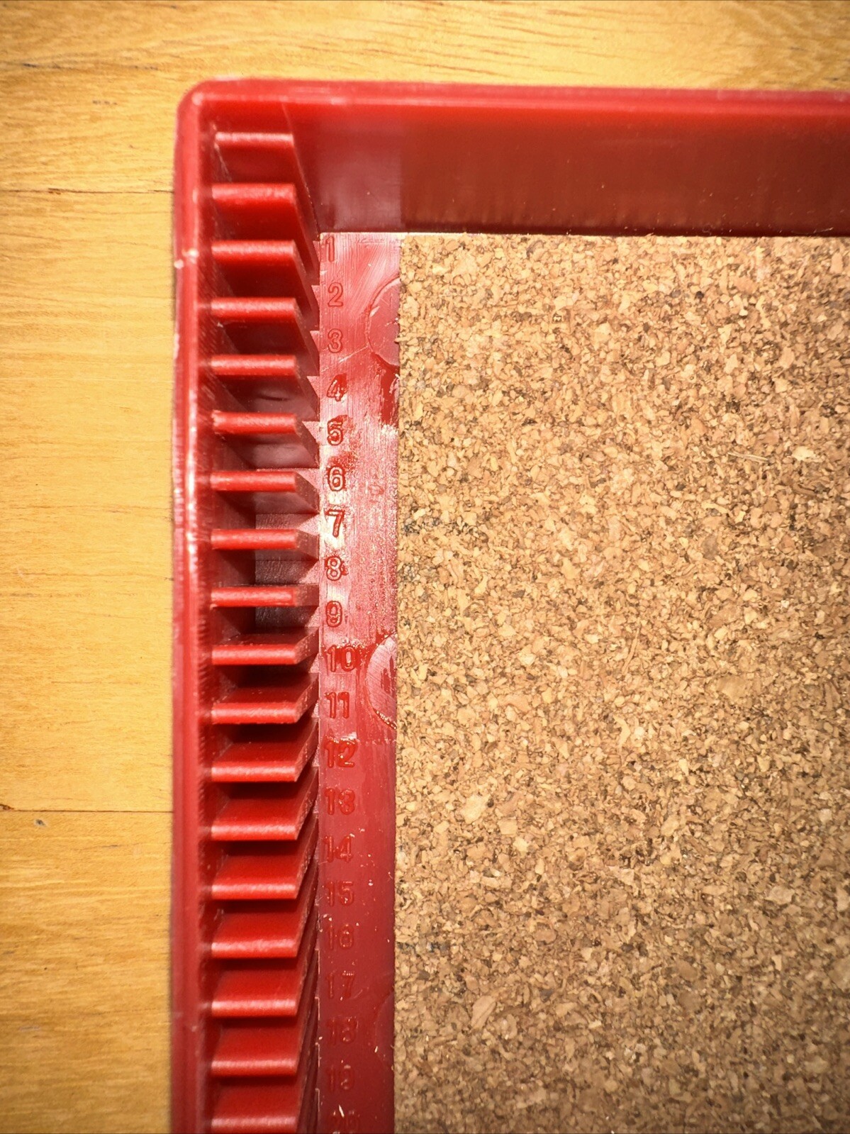 100-Place Red Slide Storage Box with Cork Lining Microscope Slide Holder for Lab