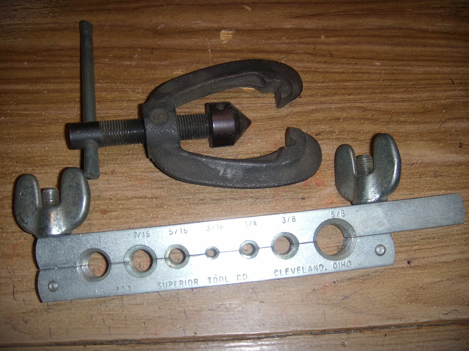 VINTAGE SUPERIOR FLARING TOOL NO. 200 , USA MADE, 1/2  to 5/8's