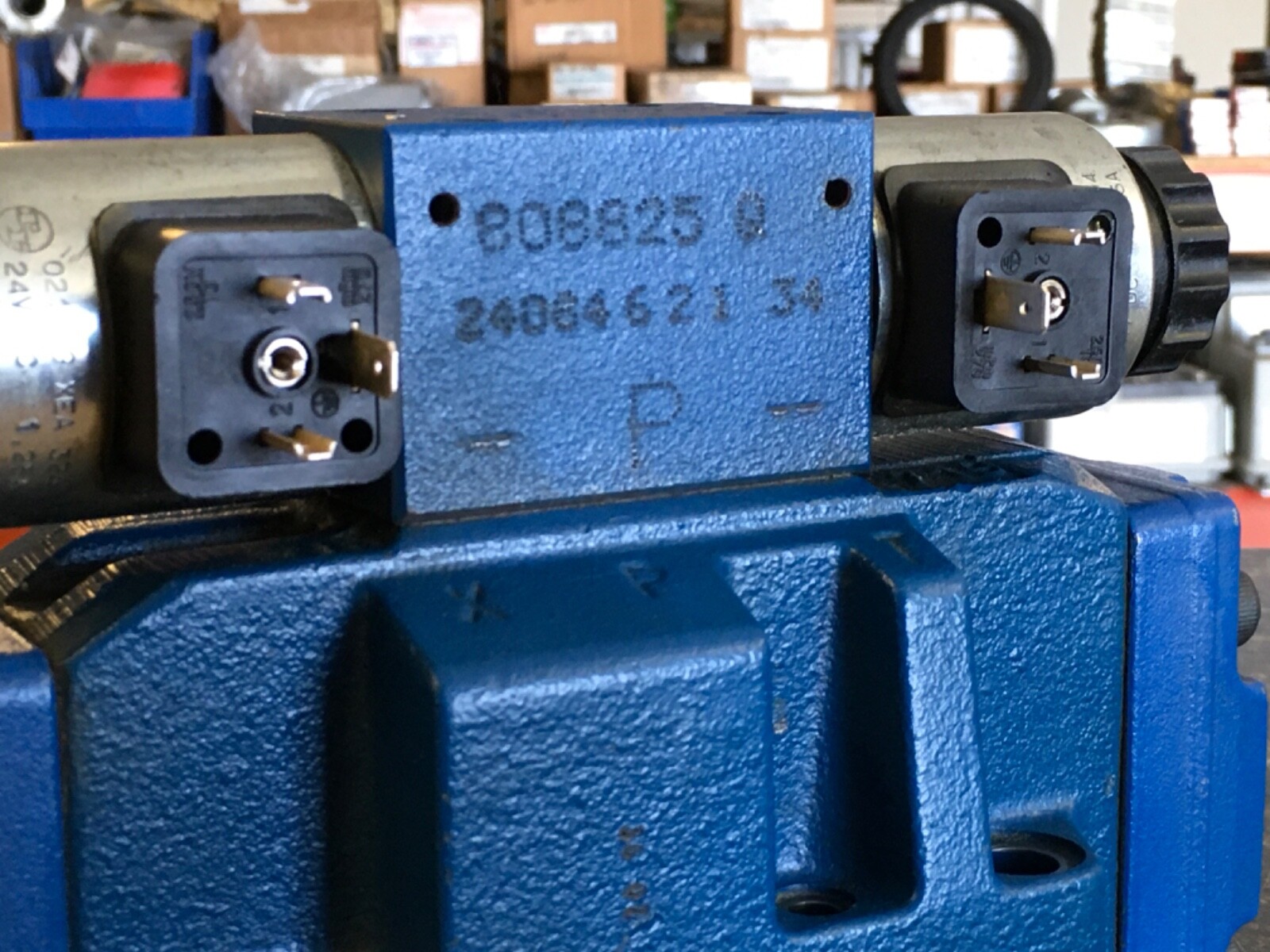 REXROTH 808825 DIRECTIONAL VALVE A-18875-C (KB)