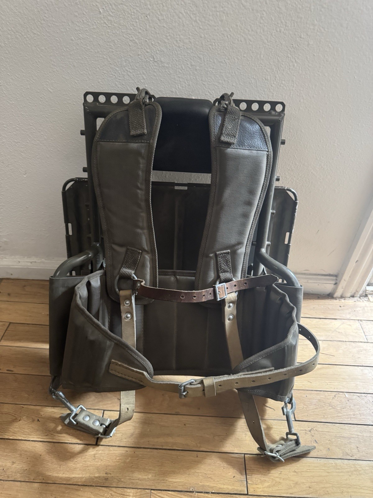 Swiss Army Cargo Pack from the 1980s kaki Great TV/Film Prop