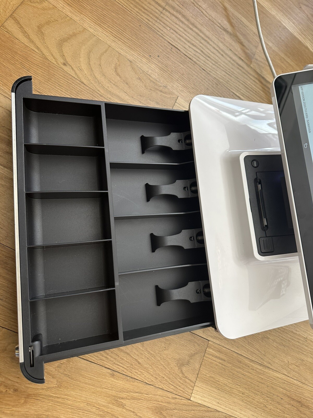 ELO PayPoint E346732 Android Open Source 32GB 13.3'' POS System - White/Reseted