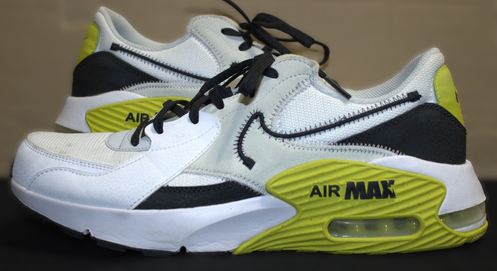 Nike Air Max Excee Men Size 11 White Black Volt Lime Shoes DZ0795‑101 Sneakers