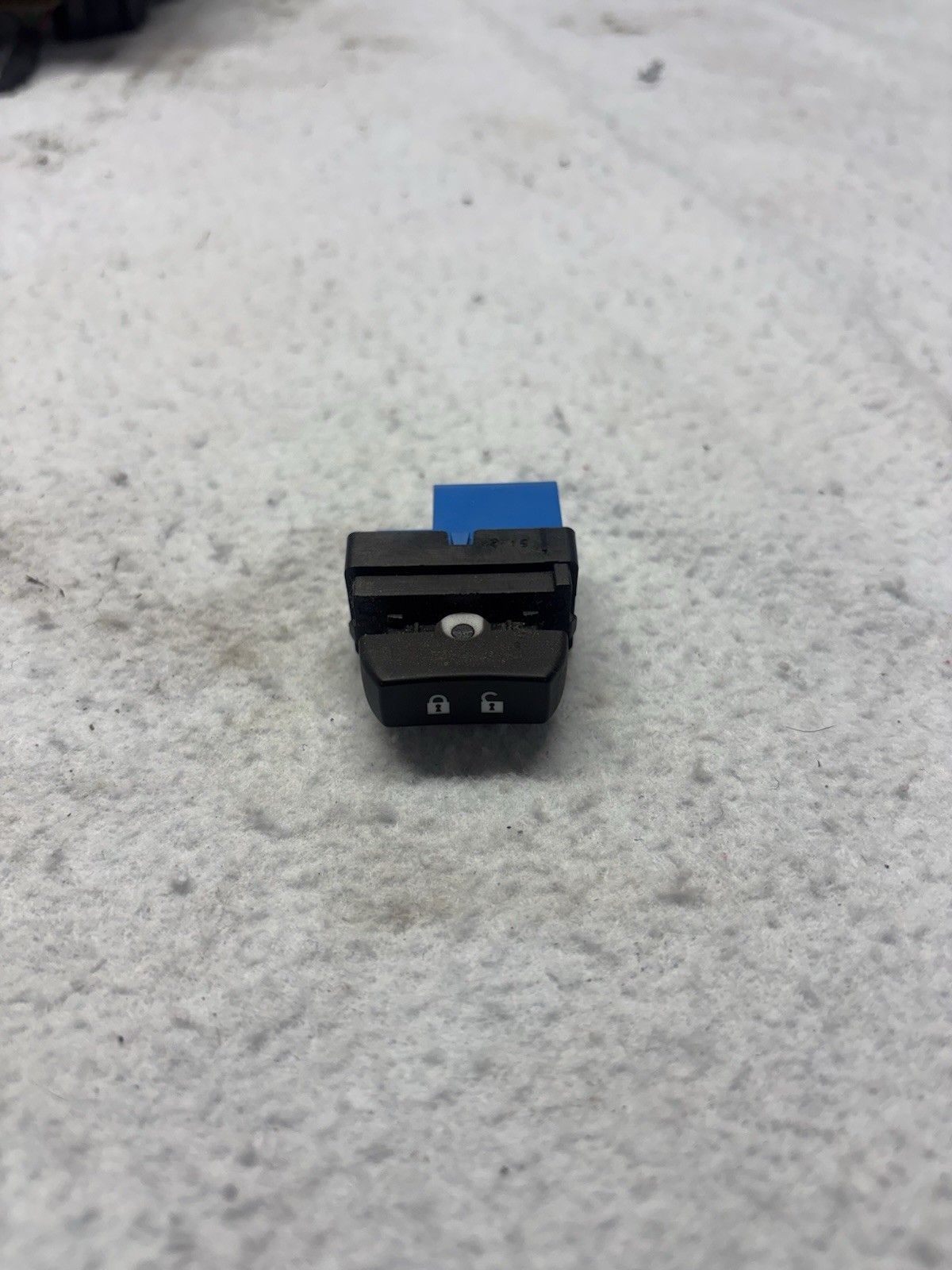 13-14-15-16 CHEVROLET TRAX/ DOOR LOCK CONTROL/ SWITCH/ BUTTON.OEM