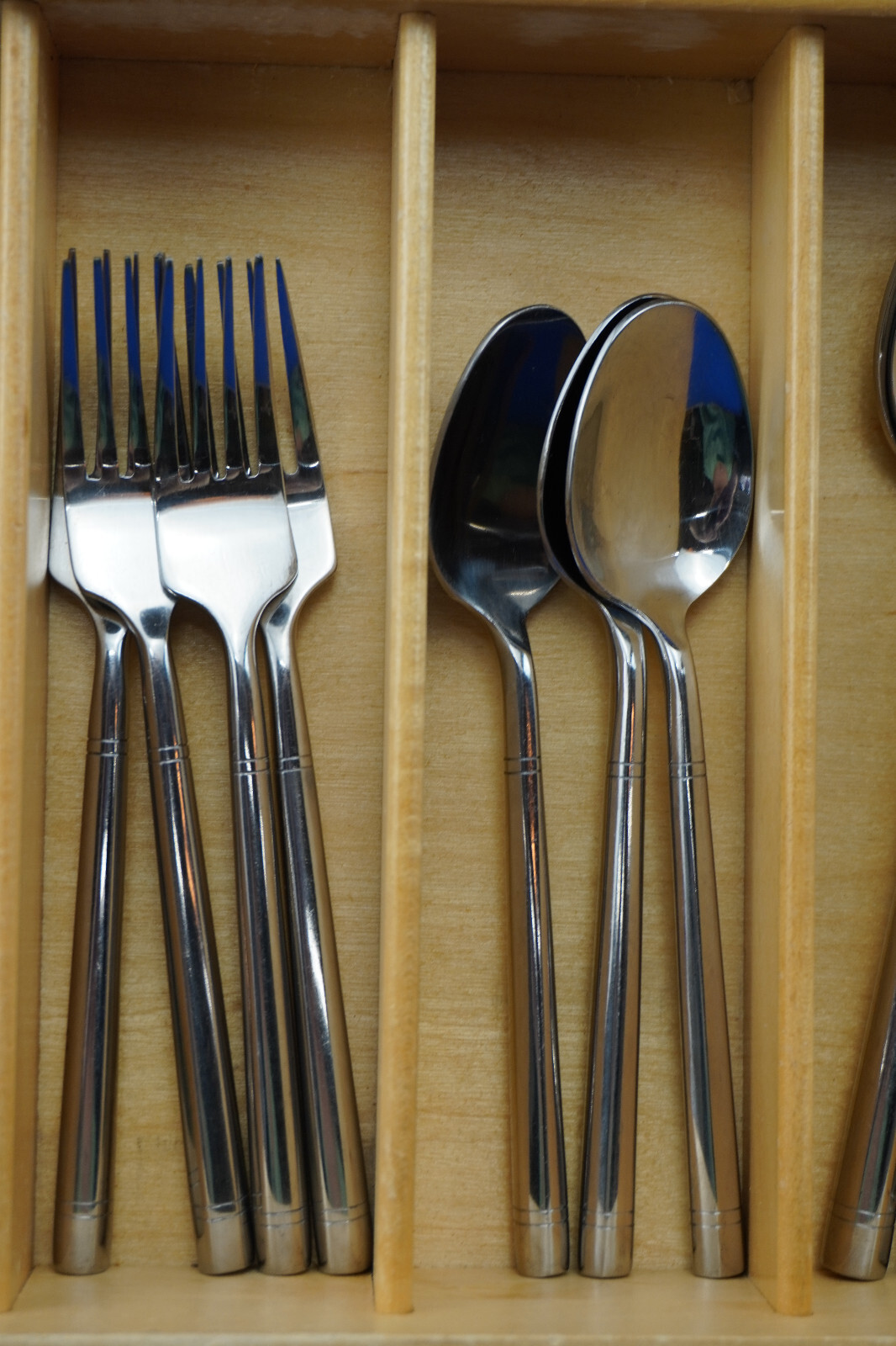 Hampton Ritz 17-Pieces Dinner Salad Forks Tea Table Spoons Knives