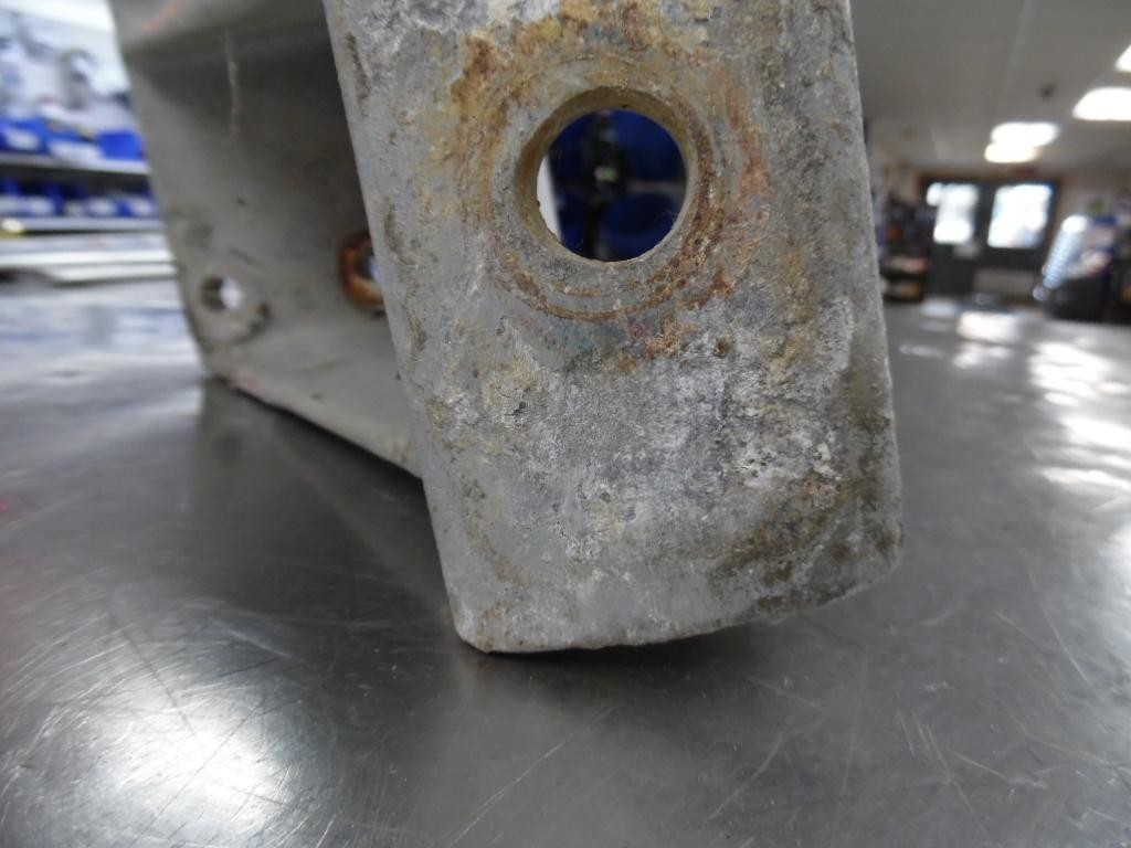 For 2000 INTERNATIONAL 9100 CAB MOUNT,BRACKET Right , MN