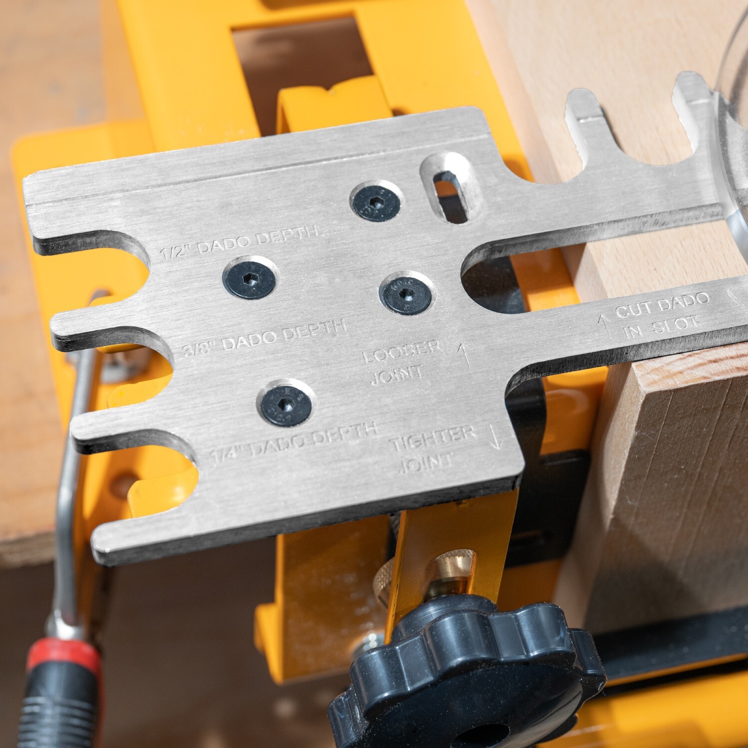 POWERTEC 12" Dovetail Jig with Templates, Router Bits & Guide Bushing (72069)