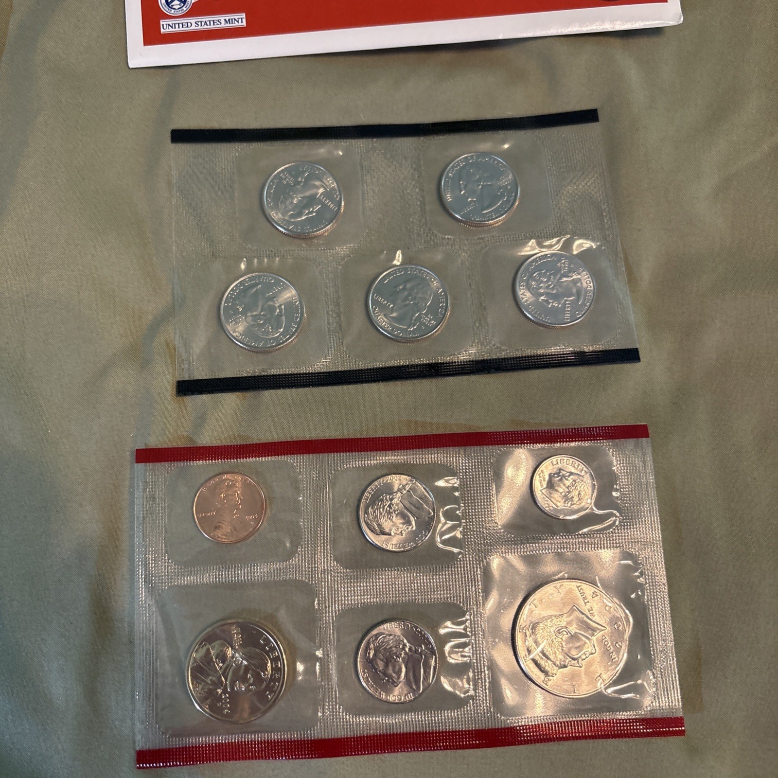 US Mint Denver & Philadelphia 2004 Uncirculated Coin Sets