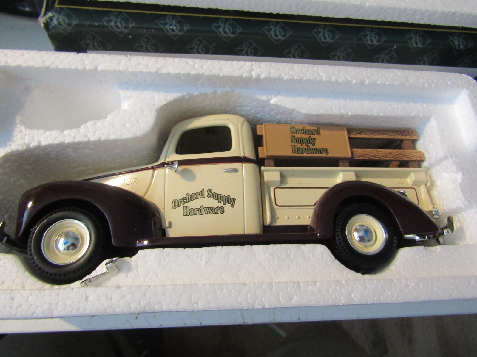 Ertl Diecast  1/25 Scale Ford Pickup Orchard Supply Hardware Free Shipping H158