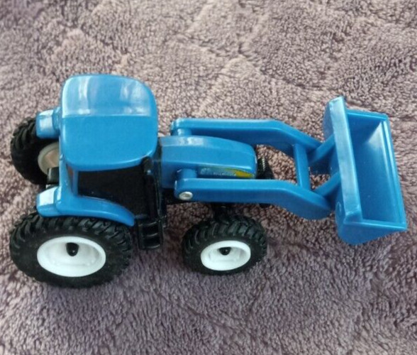 CNH Industrial 2.5 New Holland Blue Tractor Toy with Loader