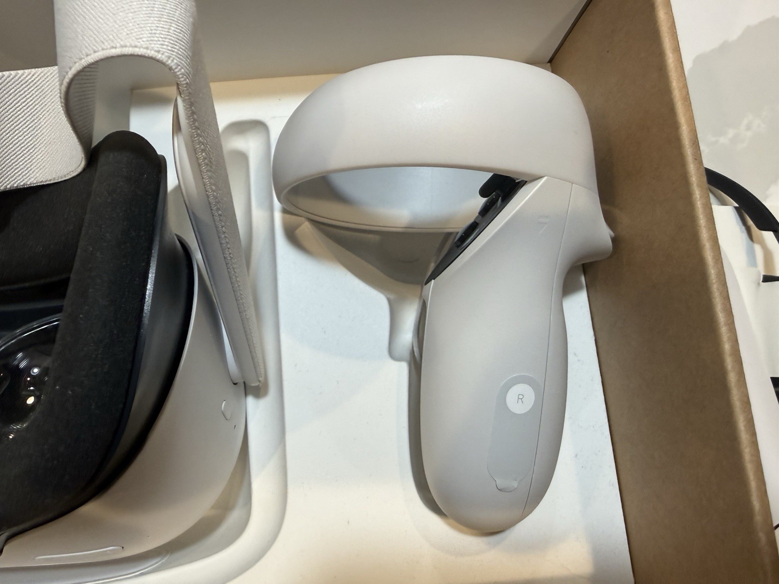 Meta Quest 2 VR Headset 128GB Boxed Excellent Condition w Controllers