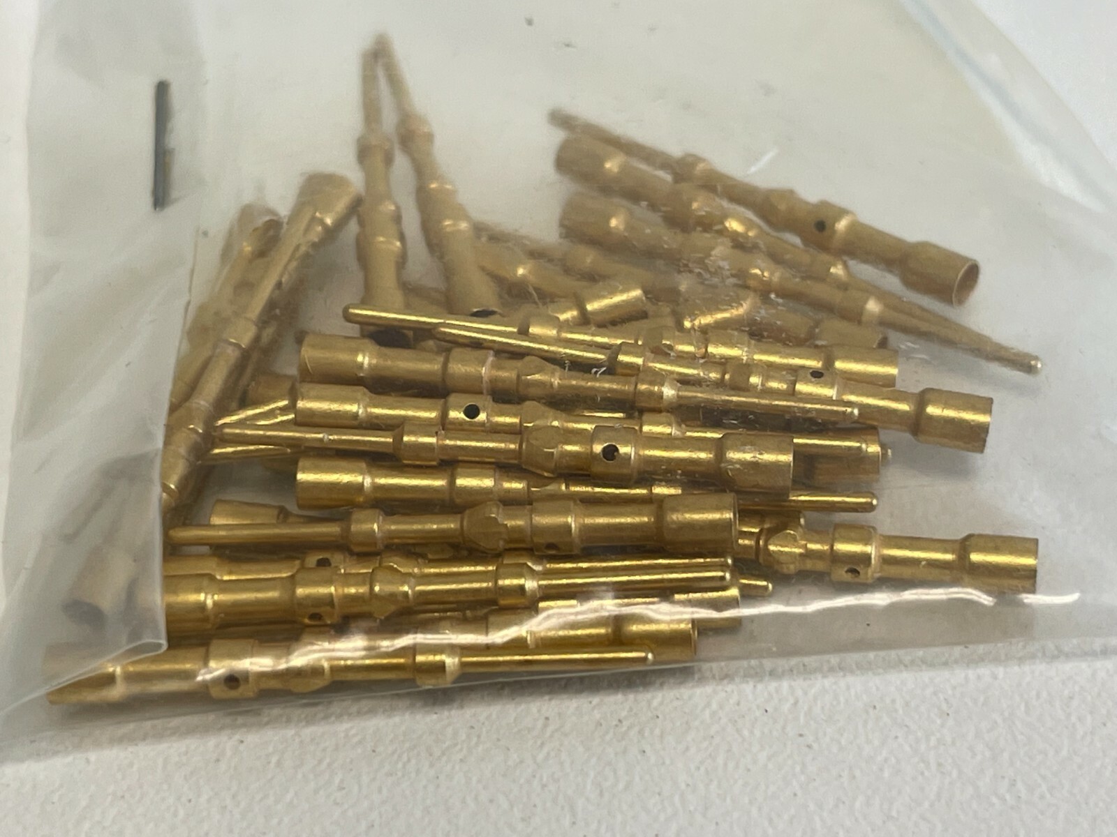 Shelf3: Amphenol PT06CP-18-32P Connector w/ Pins