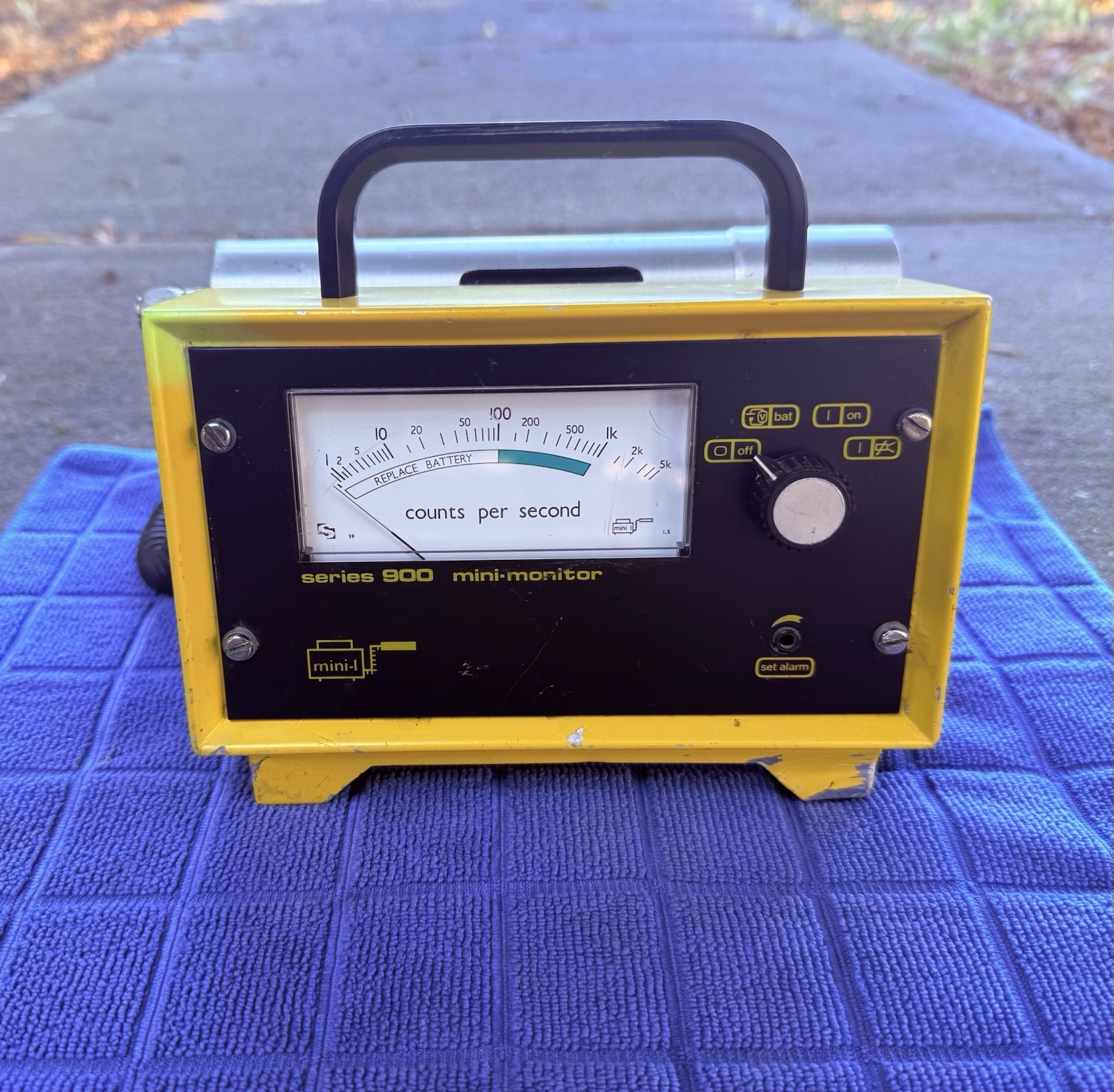 Mini-Instruments Series 900 Mini-Monitor Radiation Detector w/ S-42B Probe
