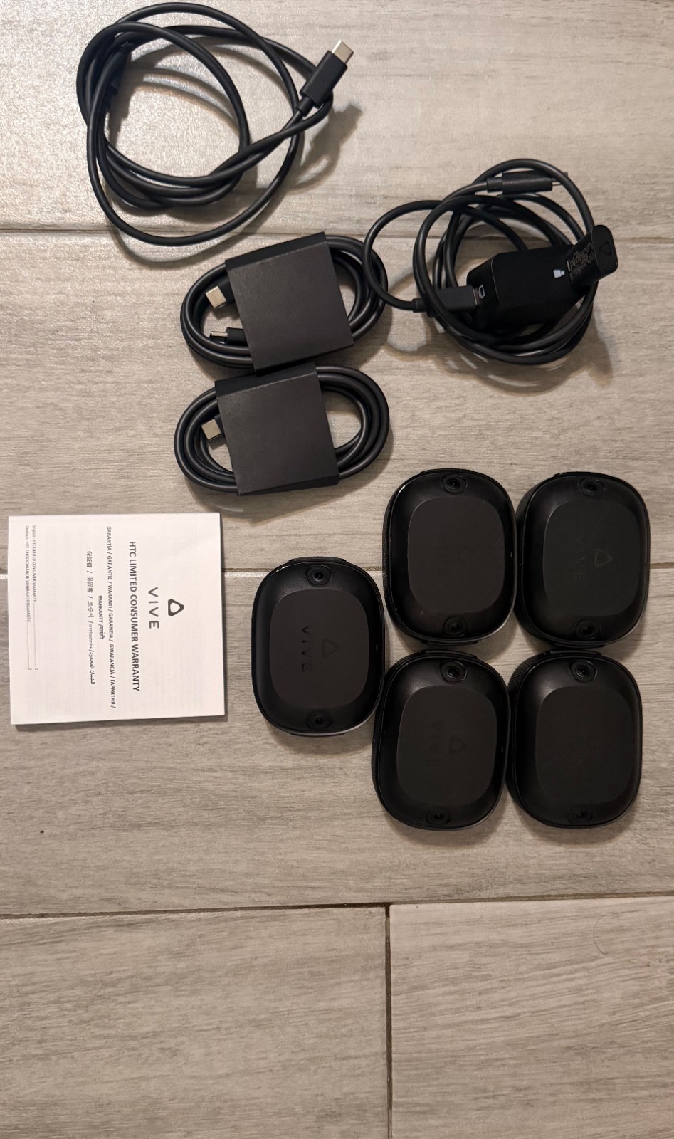 VIVE VR Trackers Bundle Of 5  Black USB-C Connectivity w/ USB-C Cables