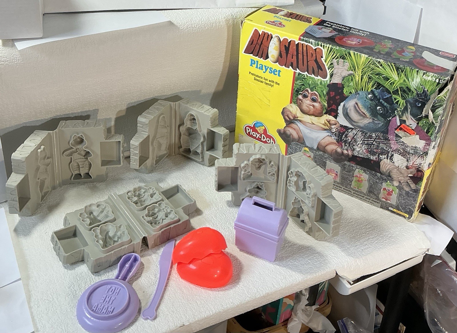 Vintage Play-Doh 1992 Dinosaurs Disney TV Show Sinclair Family Molds Not Complet