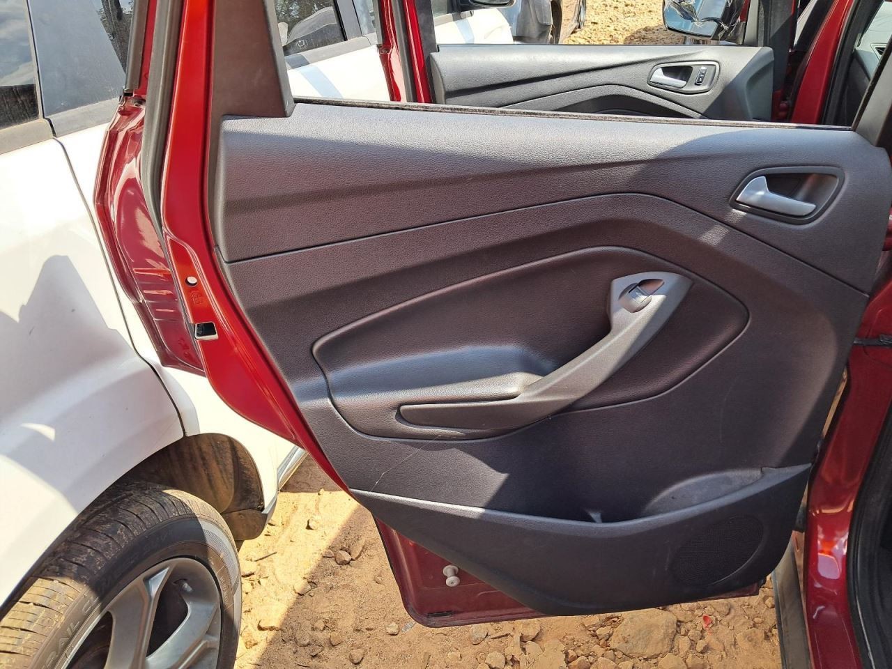 ESCAPE 2013 Glove Box 4778938