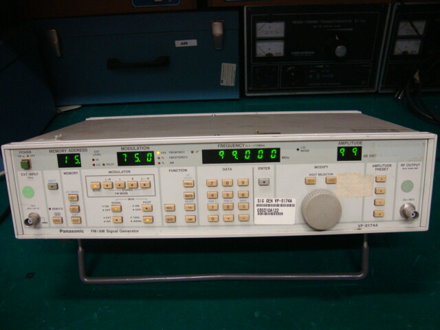 Panasonic VP-8174A FM/AM Signal Generator, 0.1MHz - 110MHz, with GPIB Interface