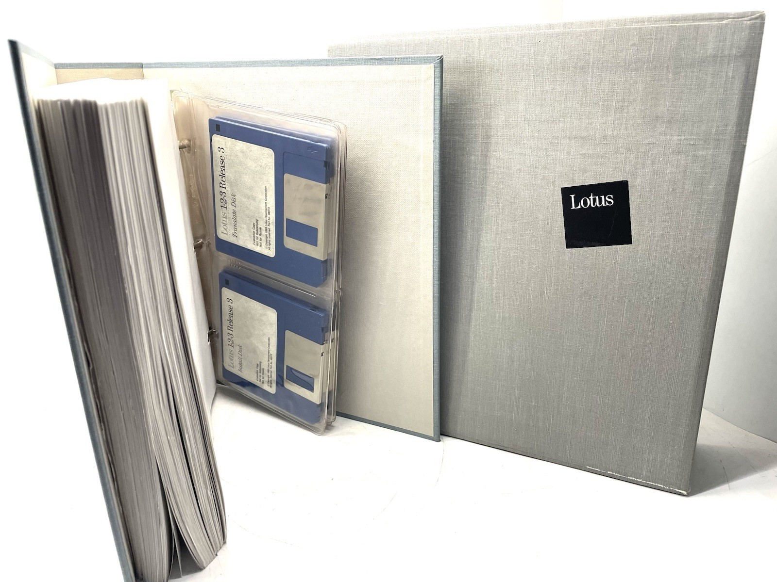 Vintage 1989 LOTUS 1-2-3 Release 3 Reference Binder Hard Slip Case Floppy Disks
