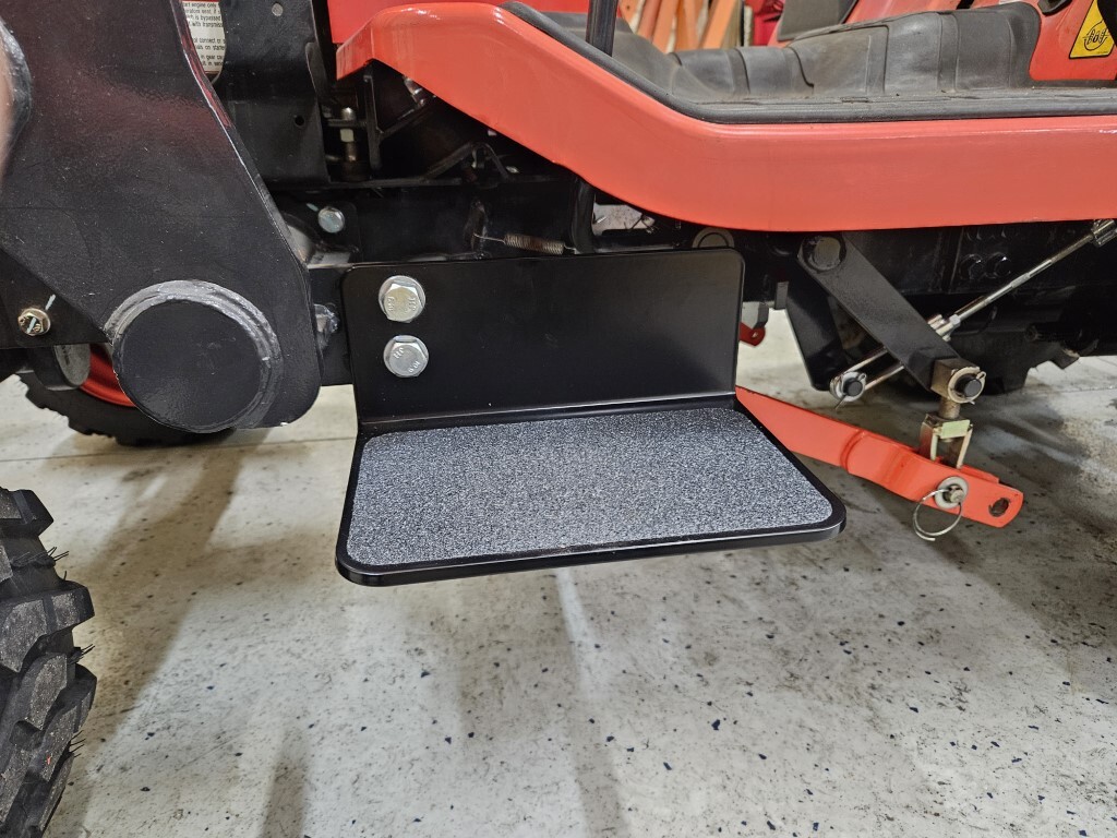 Kioti CS2220 / CS2520 Step