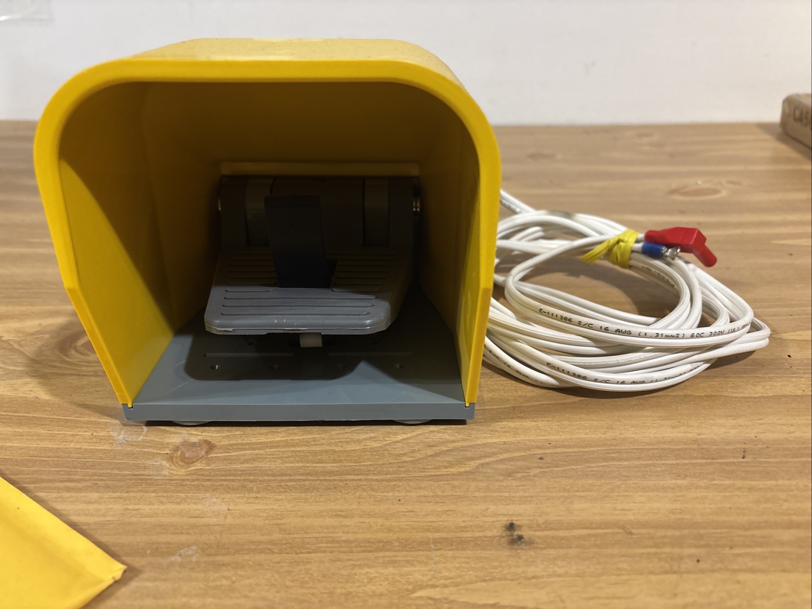 WHOLESALE AUTOMATION DIRECT FOOT SWITCH APS 1211-VO