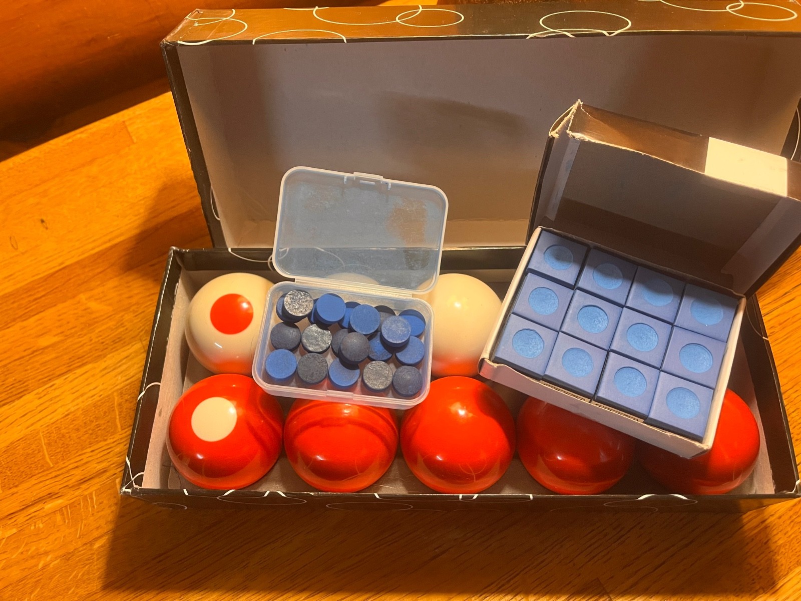 Set Of Bumper Pool Snooker Balls Box Set of 10 PLUS TIPS (20) and CHALK (12)