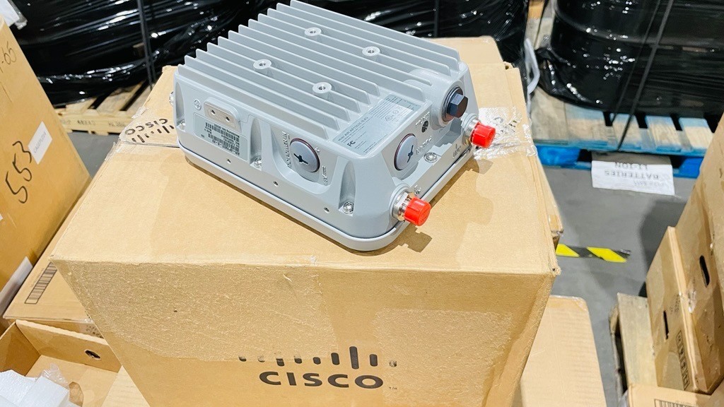 New Open Box Cisco Aironet 1360 Outdoor Access Point 802.11ac AIR-AP1562E-B-K9
