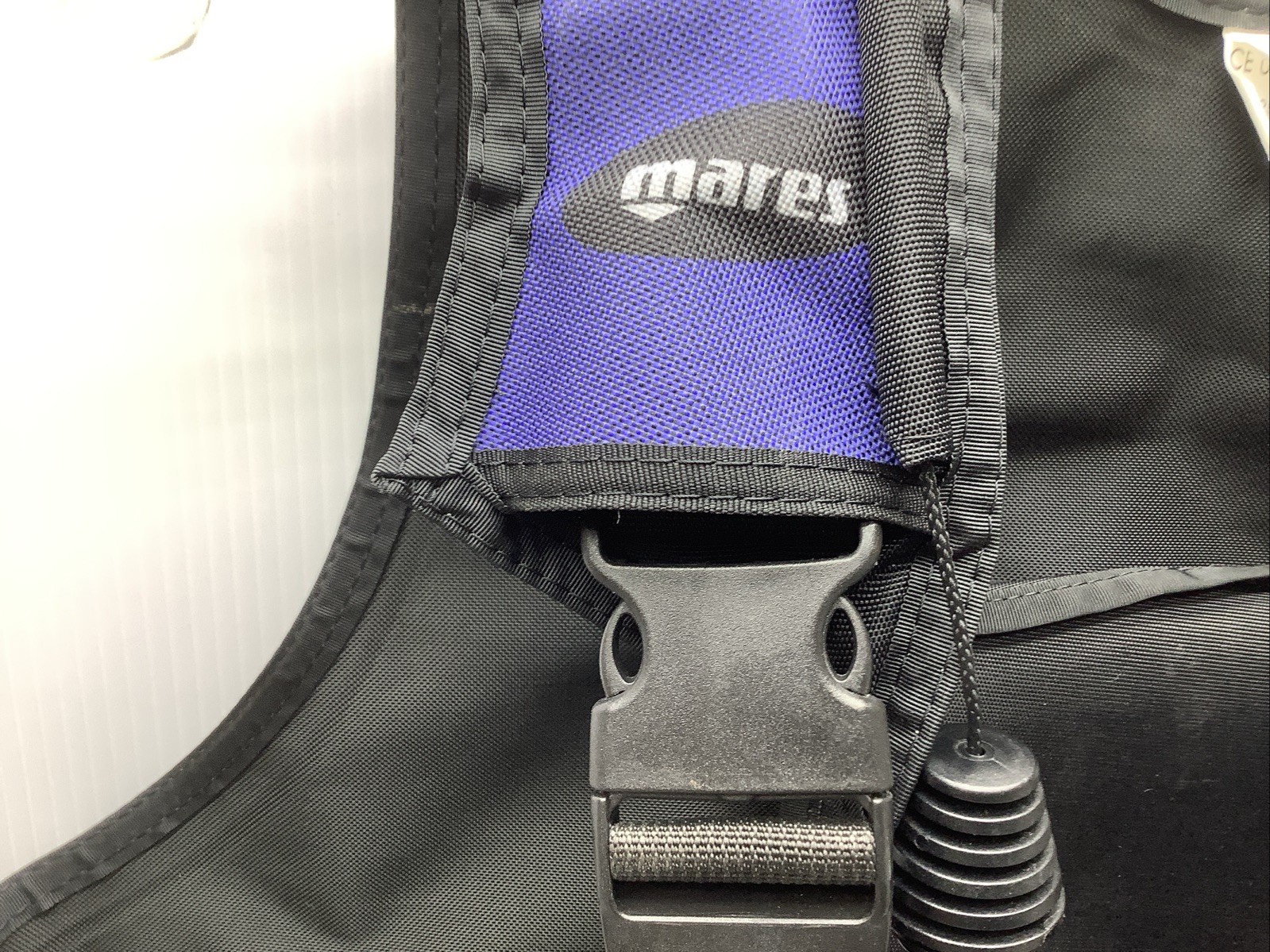 Mares Buoyancy Compensator BCD Medium Scuba Diving Vector Origin