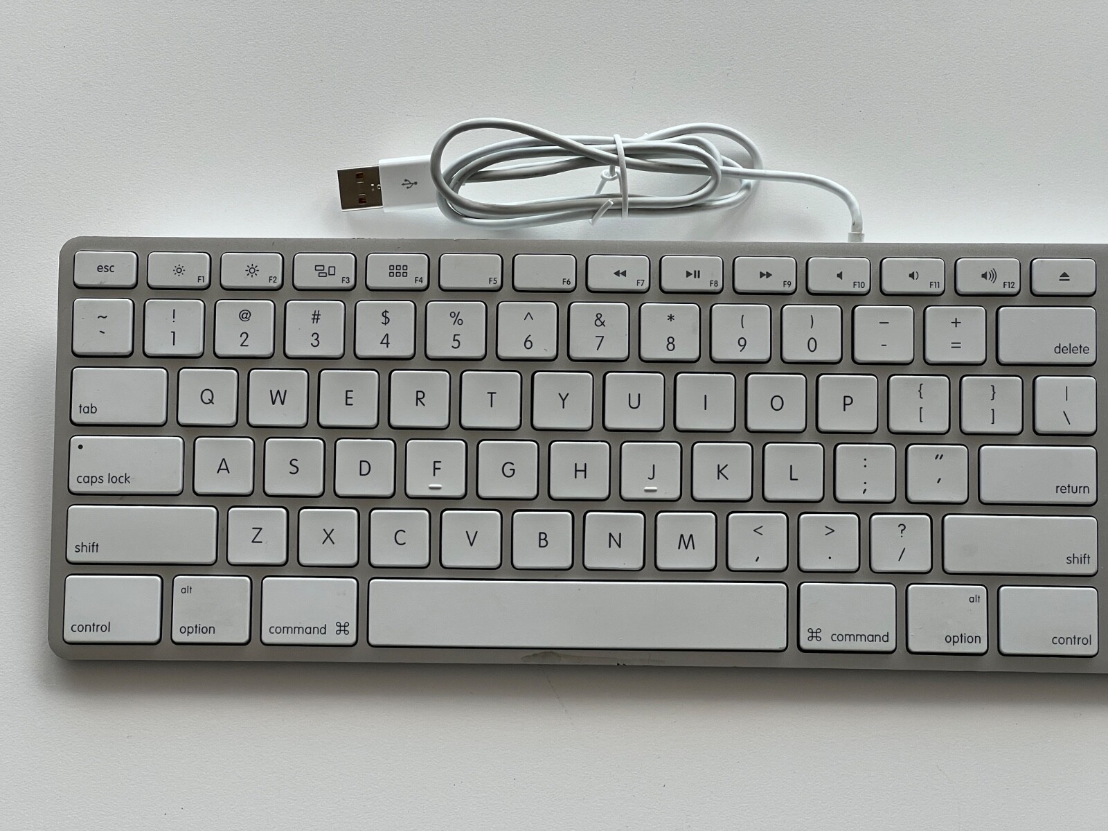 Apple Aluminum USB Wired Keyboard w/ Numeric Keypad A1243