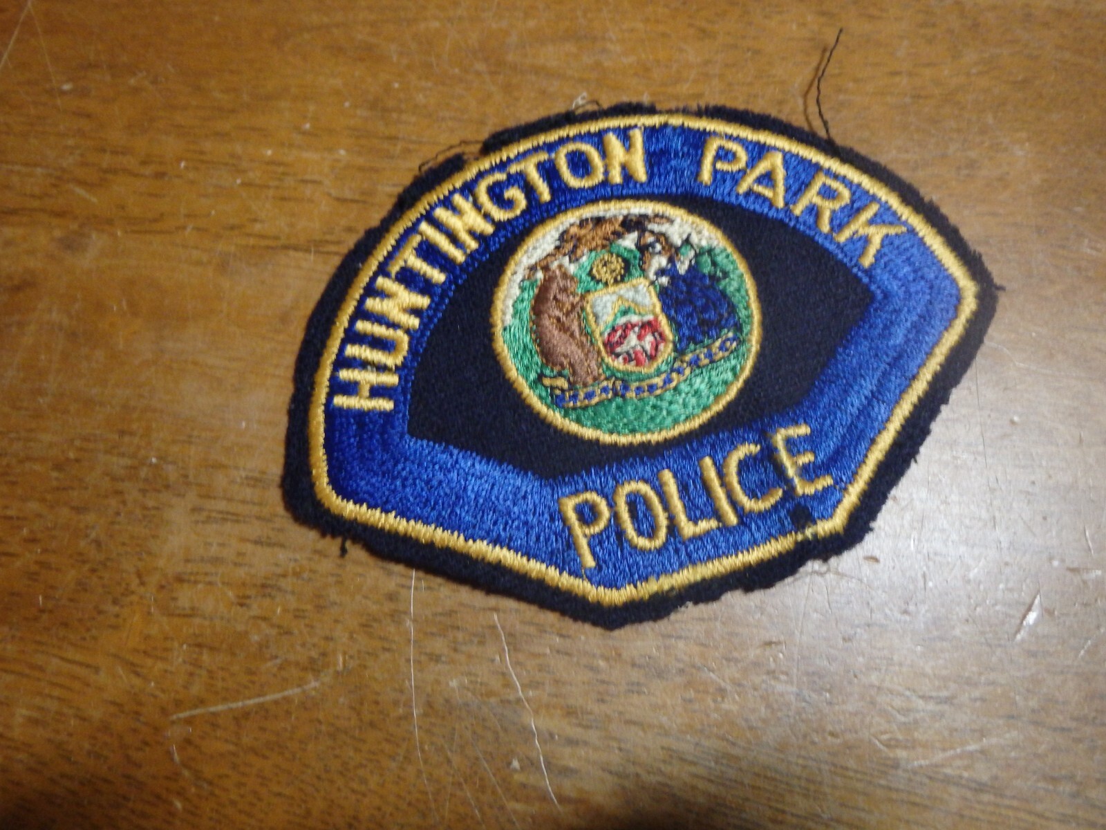 vintage HUNTINGTON PARK CALIFORNIA collectible  OBSOLETE shoulderPATCH  BX AAA35
